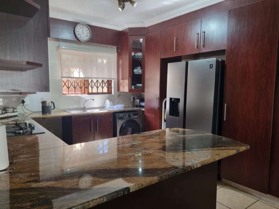 To Let 2 Bedroom Property for Rent in Melodie North West